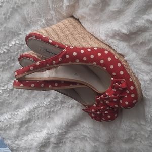American eagle wedge sandals size 8.5